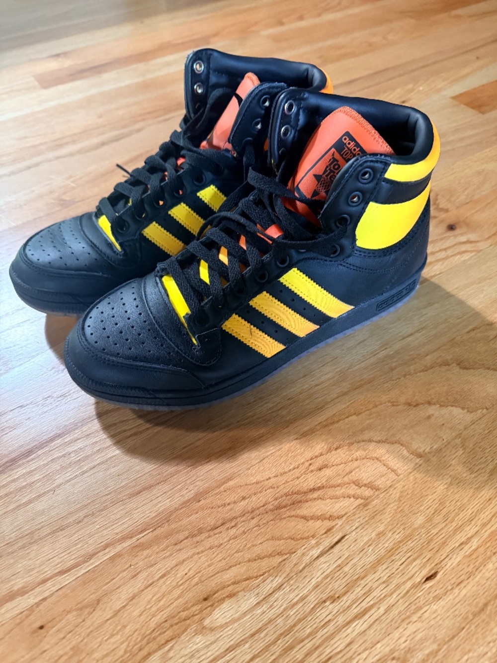 Adidas Men’s Hightop Sneaker